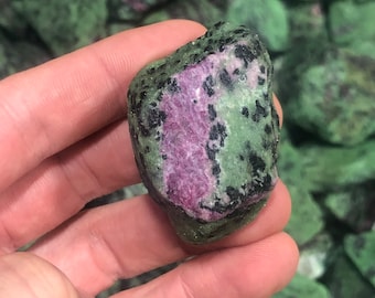 Zoisite grezza di rubino (1" - 3") Rubino grezzo in zoisite - Anyolite - Zoisite grezza di rubino - Cristalli - Pietra preziosa di rubino grezzo - Rubino in zoisite grezza