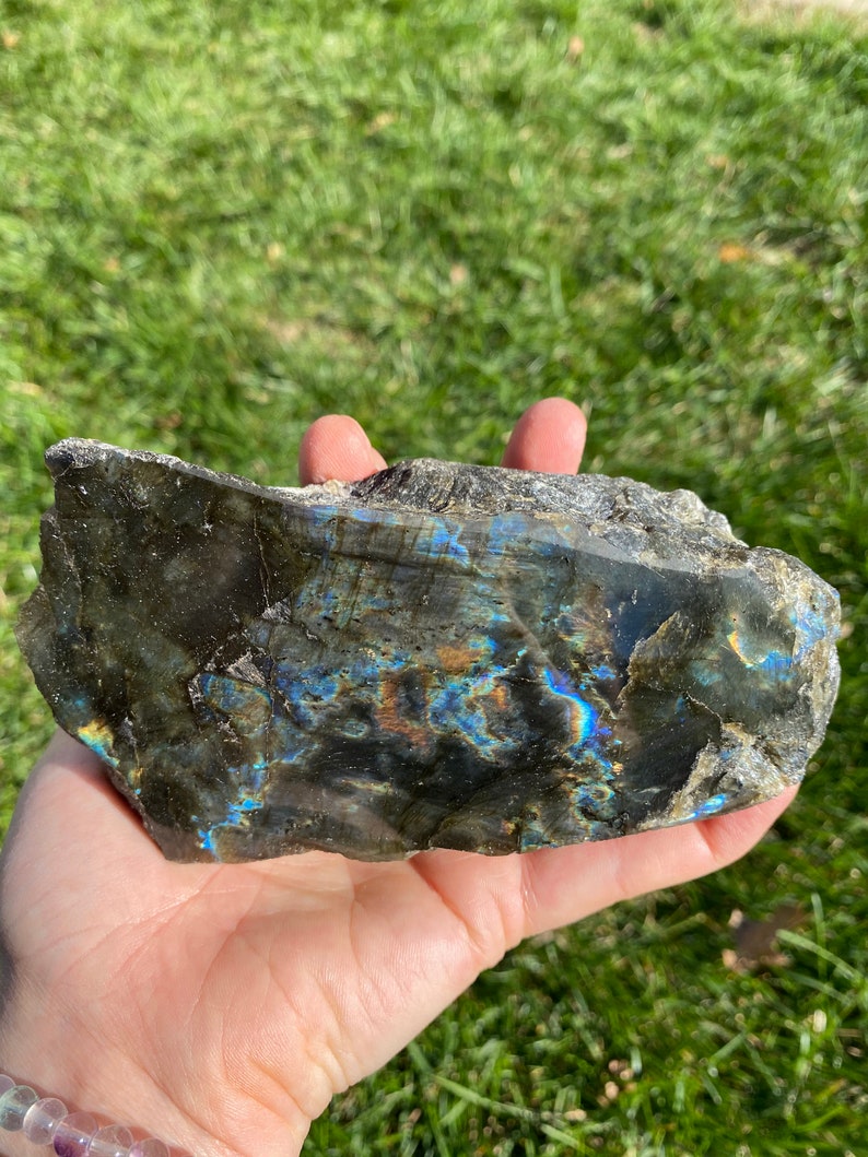 - One side Polished Extra Quality Labradorite Spectrolite Stone Standing Spectrolite Crystal Healing Crystals /& Stones 230g- 700g