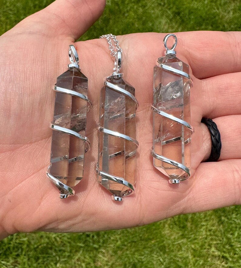 Pingente de Quartzo Fumê - Colar de Cristal com Cravação Espiral Prateada - Ponta de Cristal de Quartzo Fumê Polida - Colar de Quartzo Fumê imagem 5