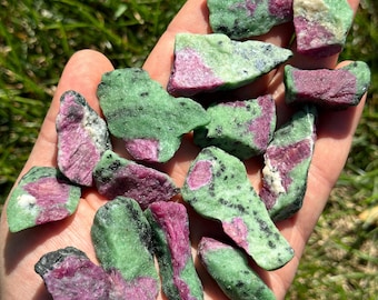 Rubino grezzo in cristallo di zoisite (grado AA) - Cristallo di zoisite di rubino grezzo - Pietra di anyolite grezza - Pietra preziosa di rubino grezzo in zoisite grezza - Rubino e zoisite