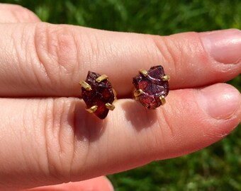 Raw Garnet Earrings - Raw Garnet Stud Earrings - Garnet Jewelry - Birthstone Earrings - Crystal Jewelry - Capricorn Gift - Post Earring