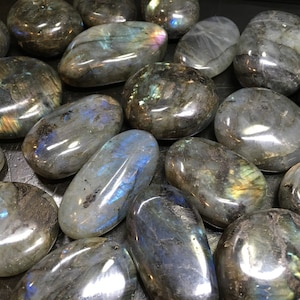 Labradorite Palm Stone Labradorite Stone Polished Labradorite Oval Palm Stone Tumbled Labradorite Crystal Blue Flash Labradorite image 9