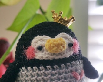 Amigurumi Little Penguin with King Crown *MADE2ORDER*