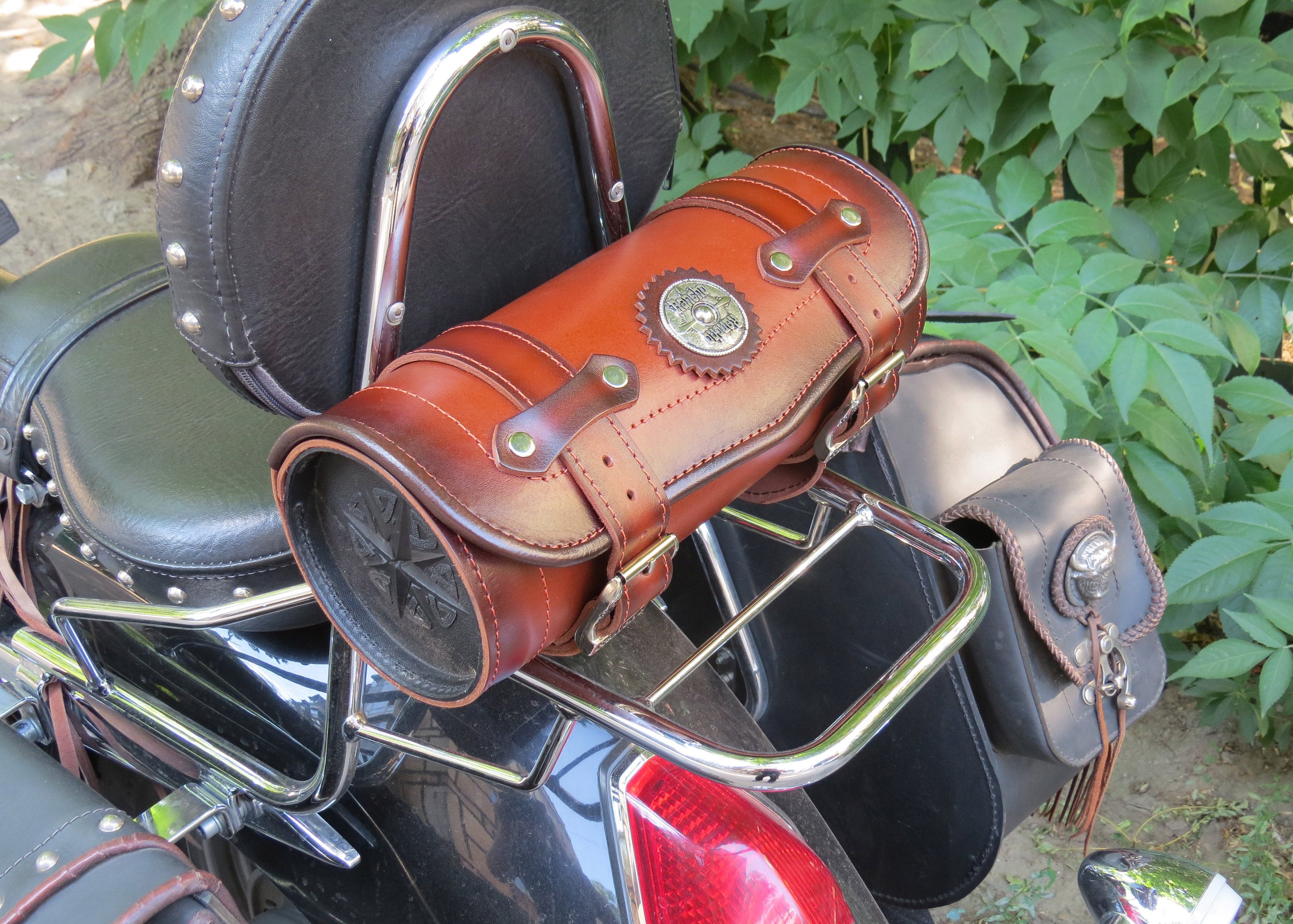 LIbgiubhy Motorrad Fronttasche - Totenkopf Design PU Material 30x14x14cm