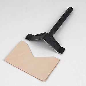Strumento per perforare a mano il porta carte del portafoglio artigianale in pelle