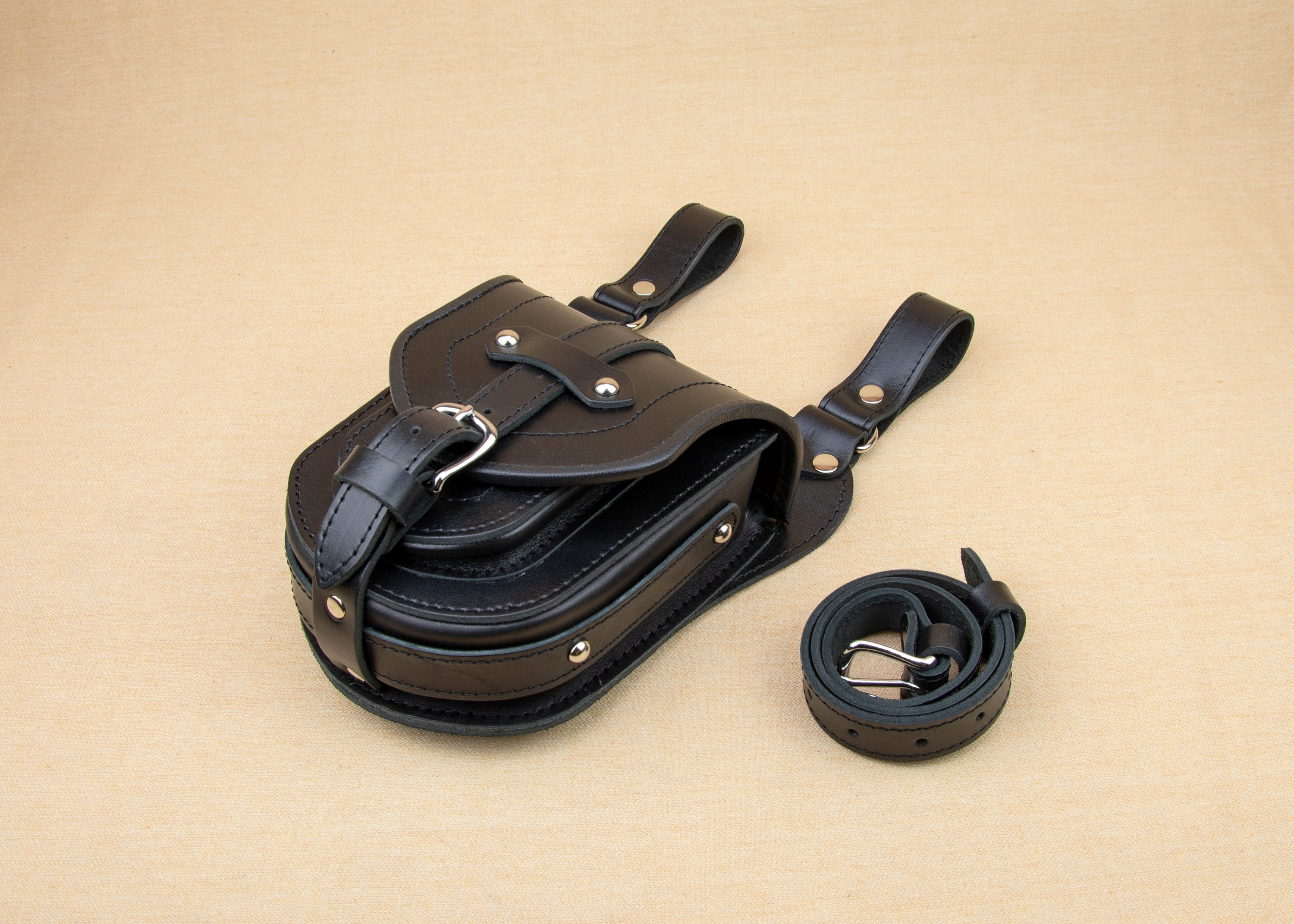 レザーヒップホルスターLeather hip holster, natural Leather Flap