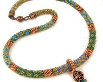 Artemis bead crochet necklace instant download pattern, graduates narrow to full, focal drop, caps/clasp closure, geometric pattern