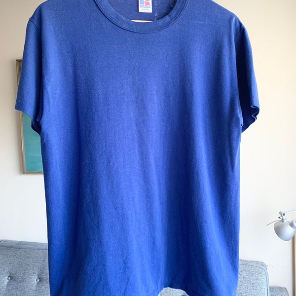 Vintage 80's Russell Athletic plain blank royal blue 50/50 t-shirt  | Medium 38-40 (tag size) Medium (fit) | Made in USA |