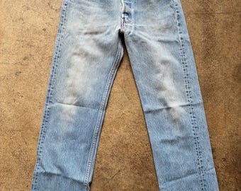 Vintage 80’s Levi’s 501xx blue medium light wash denim jeans | 33 x 34 (tag) 31 x 30 (measured) | Made in USA