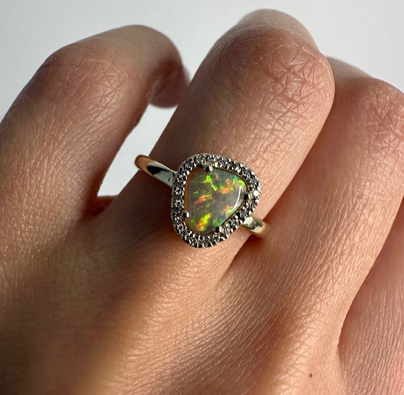 14K Yellow gold ring with Australian Crystal Opal and Diamonds SZ 5.5