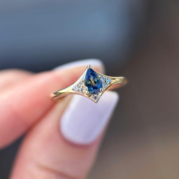 14K Yellow gold Aurora ring with Bicolor Sapphire and Diamonds SZ 6