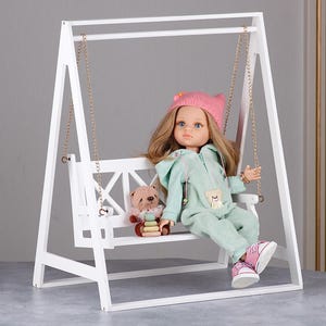 パオラ・レイナの人形ブランコ