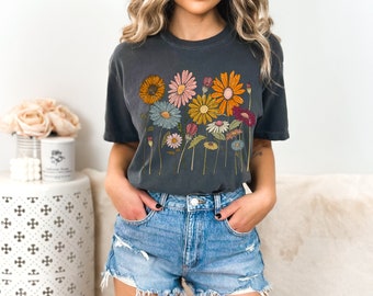 Cottagecore Floral T-shirt: Retro Daisy Botanical Design, Cottagecore Flowers, Cottagecore tshirt, Retro Daisy Tshirt