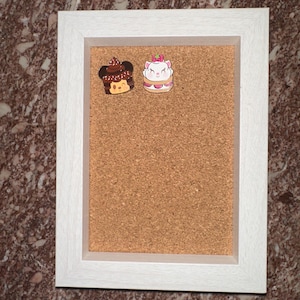 Vintage Frame Pin Display Board: Collectible Pin Organizer