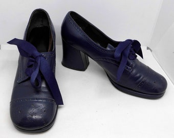 1968-1970 Vintage Navy Leather Oxford/Brogue Style Shoes by Cantatas