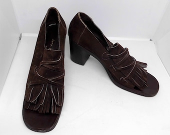 1969 Vintage Women's Brown Suede Fringed, Open Toed Pumps by Foreign Affairs