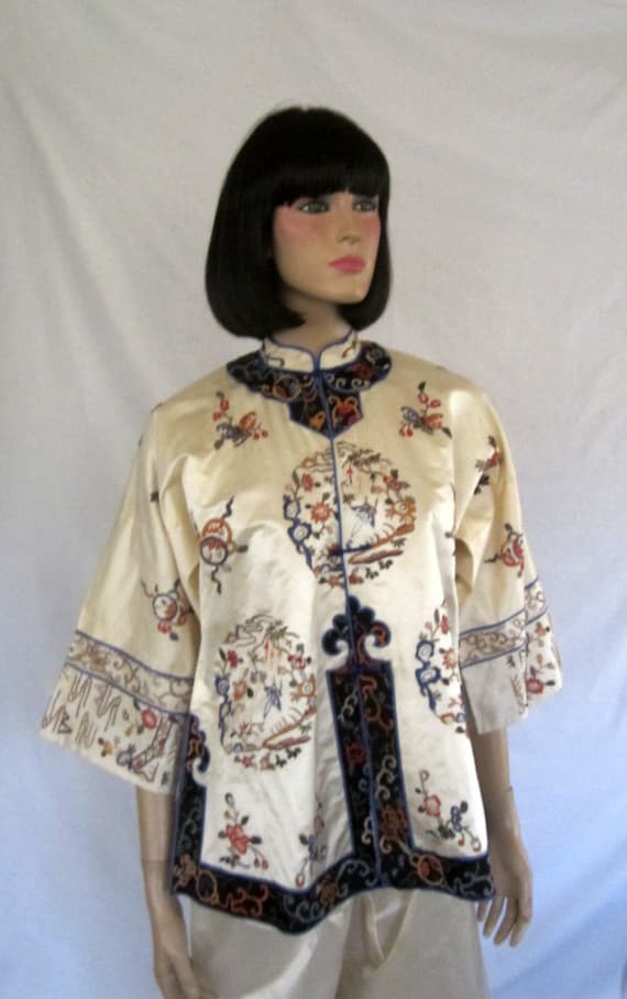 white chinese embroidered jacket Gem
