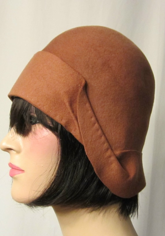 1920's Sienna-Colored Simple and Elegant Cloche - image 2