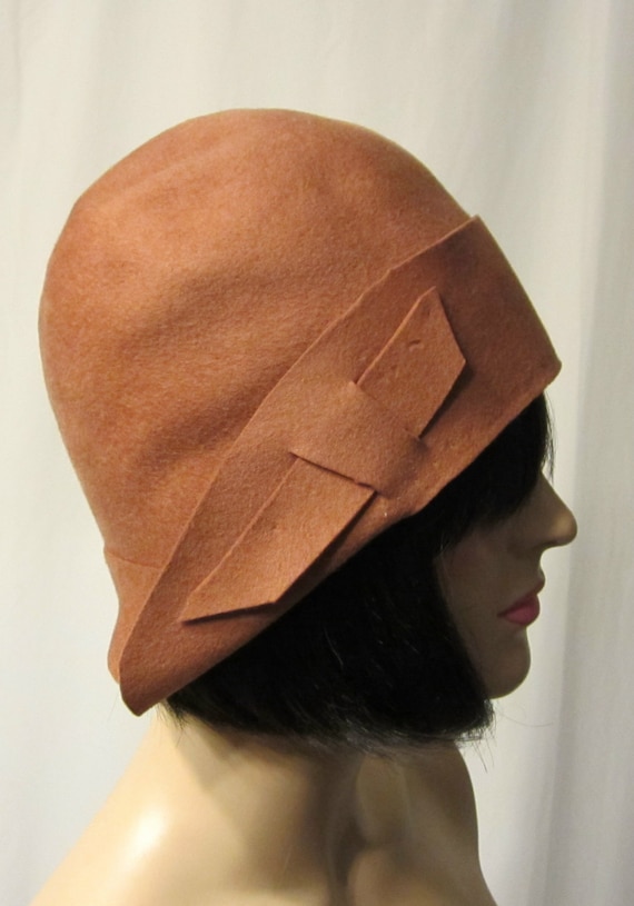 1920's Sienna-Colored Simple and Elegant Cloche - image 4