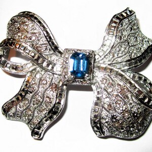 Art Deco Bow Brooch with Sapphire-Colored Center Stone image 1