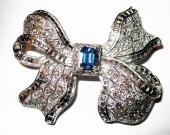 Art Deco Bow Brooch with Sapphire-Colored Center Stone