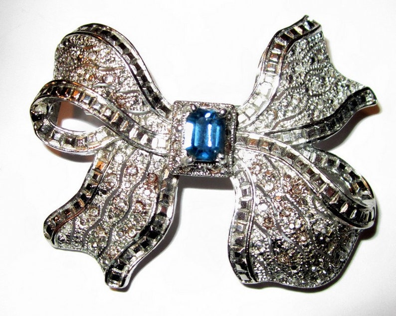 Art Deco Bow Brooch with Sapphire-Colored Center Stone image 1