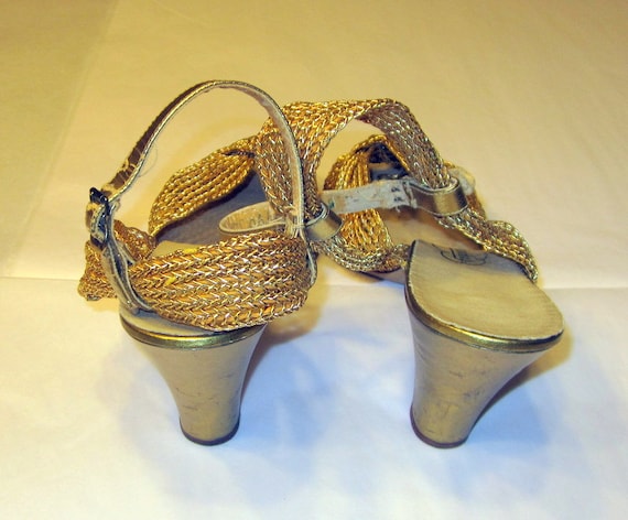 Magnificent Pair of Art Deco Strappy Gold Crochet… - image 5