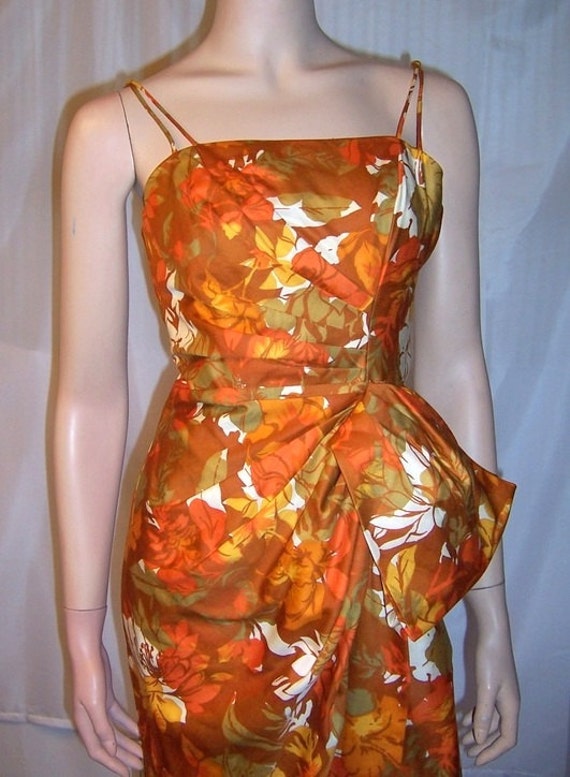 1940's Striking Printed Floral Sarong - image 5