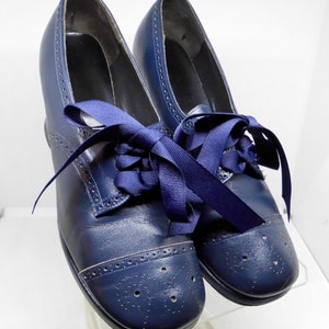 1968-1970 Vintage Navy Leather Oxford/Brogue Style Shoes by Cantatas image 4