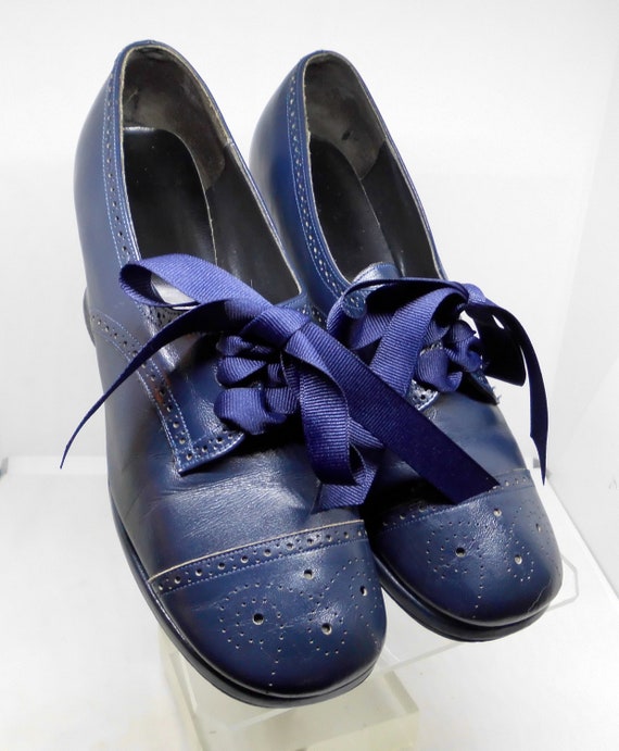 1968-1970 Vintage Navy Leather Oxford/Brogue Styl… - image 4
