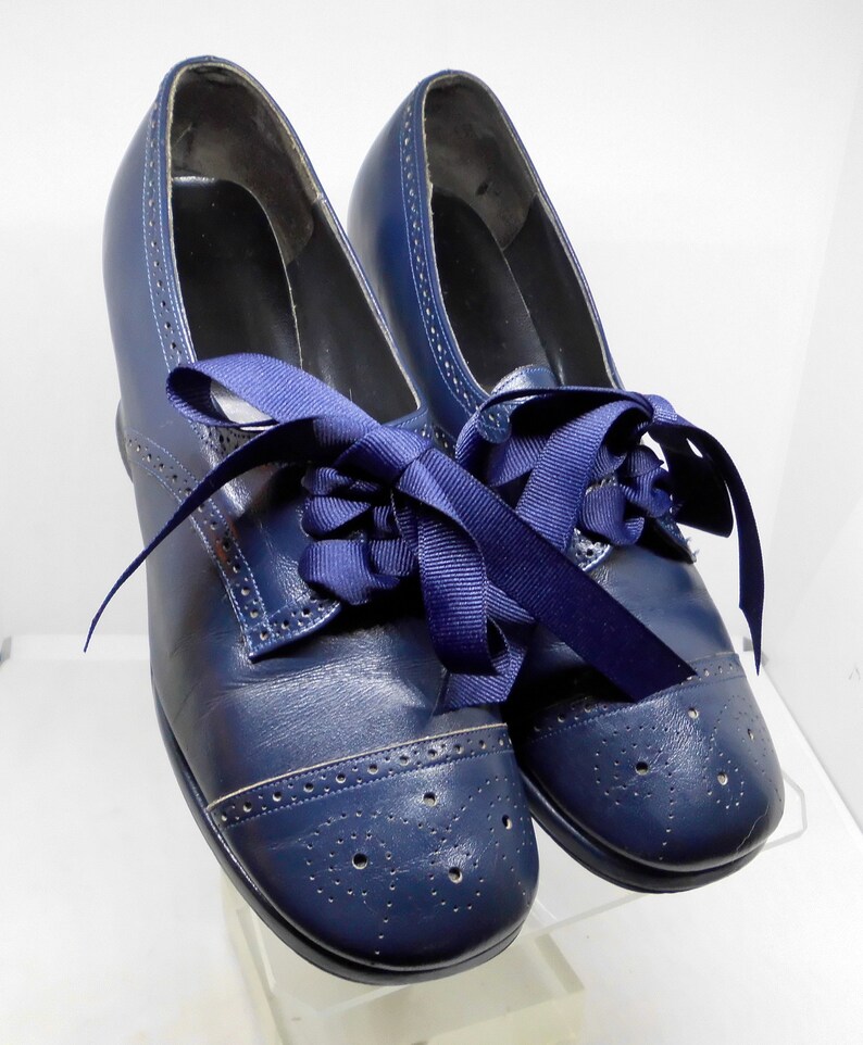 1968-1970 Vintage Navy Leather Oxford/Brogue Style Shoes by Cantatas image 4