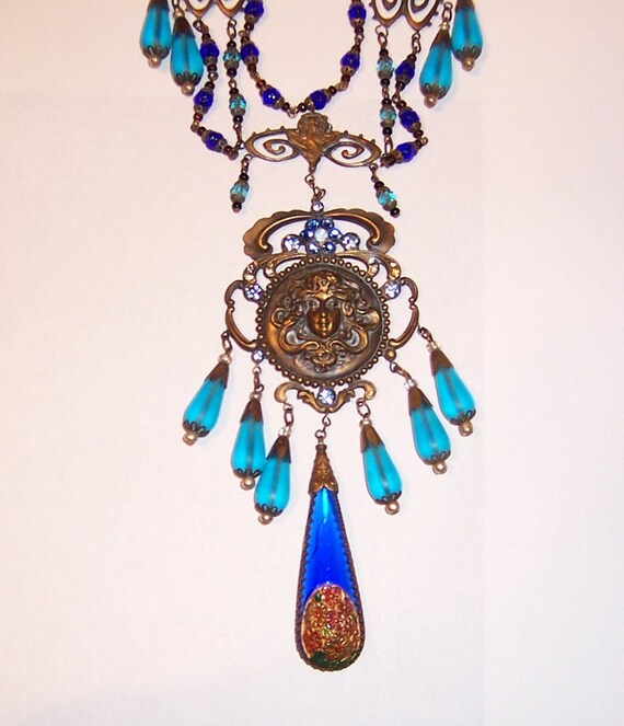 Czechoslovakian Turquoise and Cobalt Blue Bib Neck