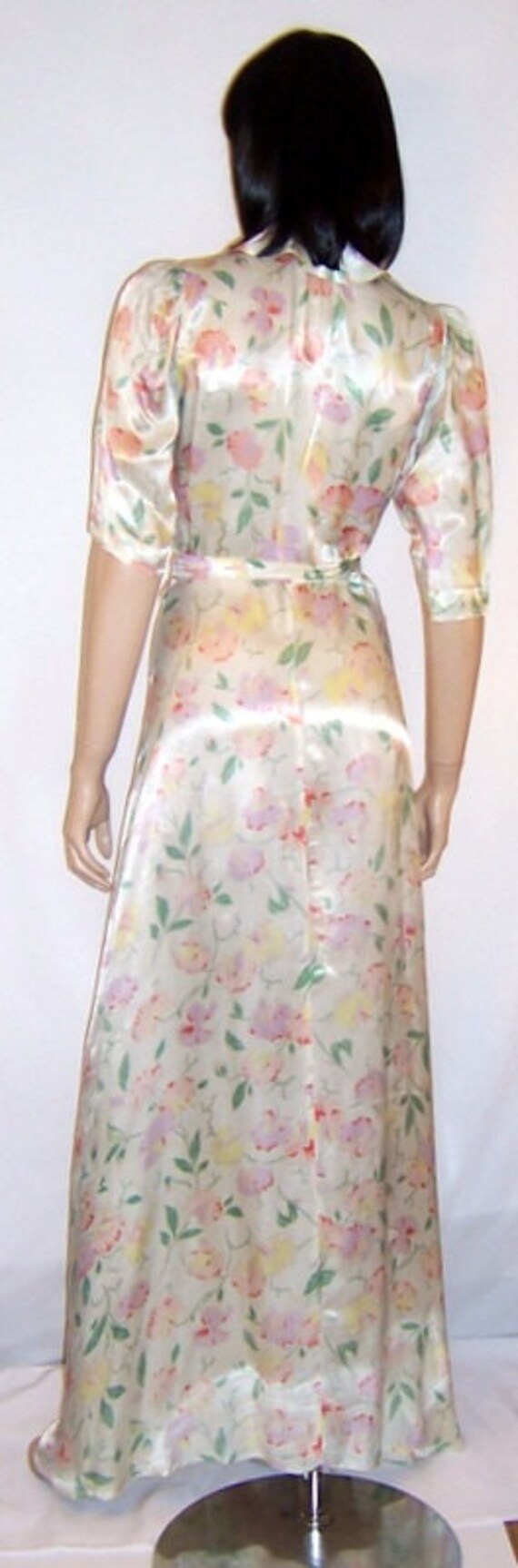 1940's  Floor Length Printed Peignoir in a Floral… - image 3