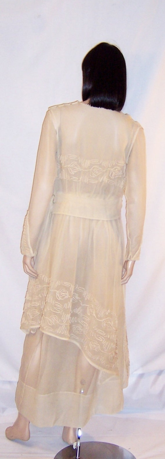 Edwardian Ivory Silk Chiffon Tea Gown in the Arts… - image 3