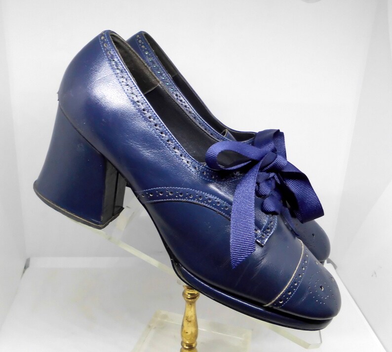 1968-1970 Vintage Navy Leather Oxford/Brogue Style Shoes by Cantatas image 5