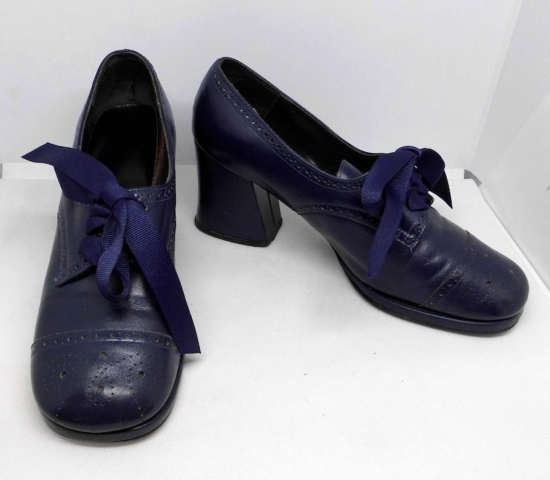 1968-1970 Vintage Navy Leather Oxford/Brogue Style Shoes by Cantatas image 1