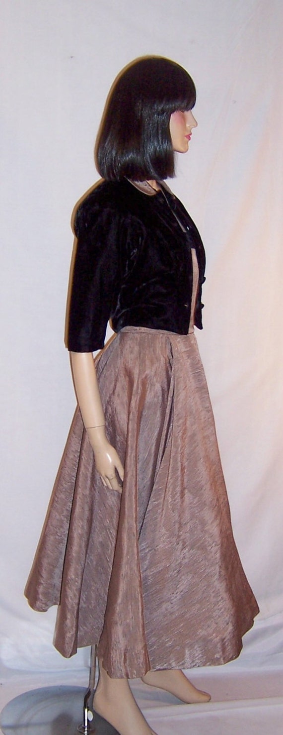 1950's Elegant Muted Pink and Black Velvet Gown w… - image 2