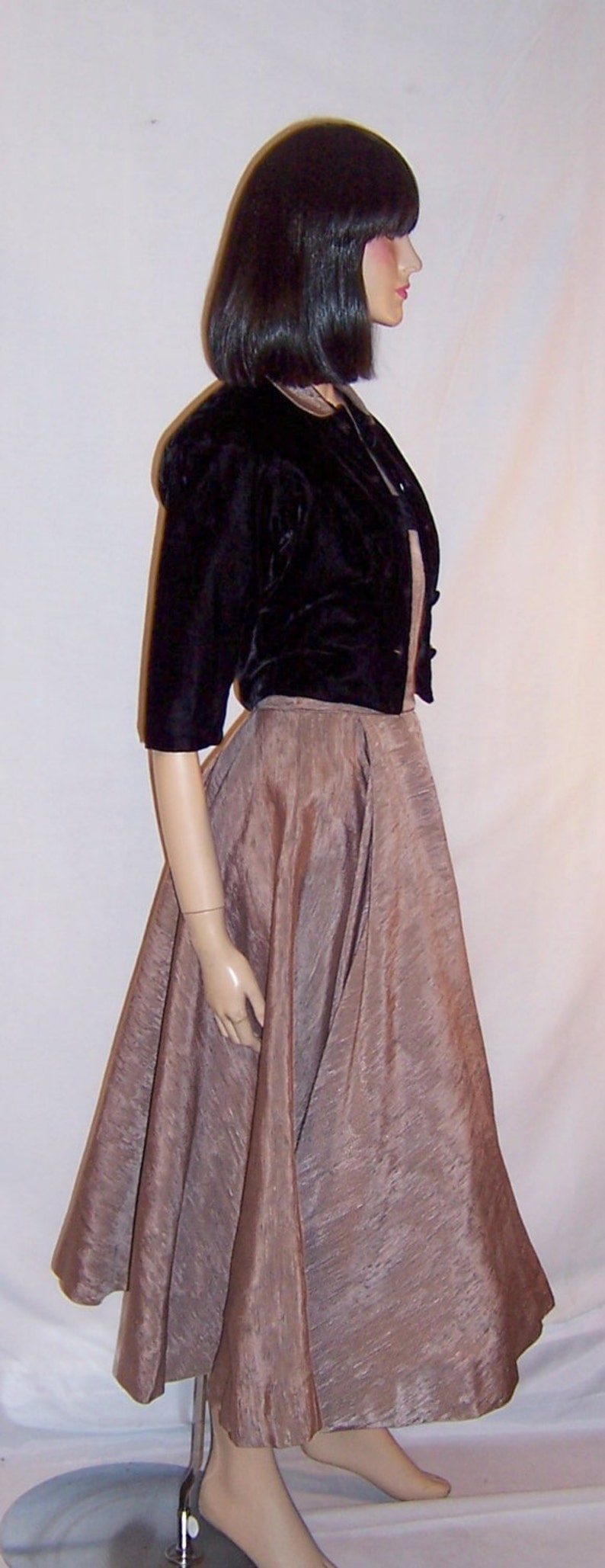 1950's Elegant Muted Pink and Black Velvet Gown with Bolero Jacket image 2