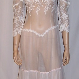 Exquisites Kleid aus Jahrhundertwende-Spitze