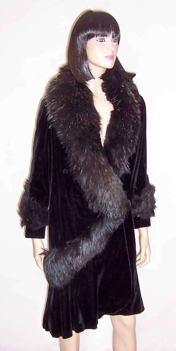 Fabulous 1920's Black Silk Velvet Coat with Black… - image 2