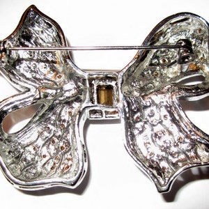Art Deco Bow Brooch with Sapphire-Colored Center Stone image 2