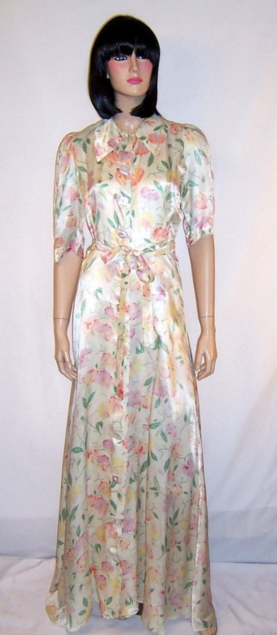 1940's  Floor Length Printed Peignoir in a Floral… - image 1