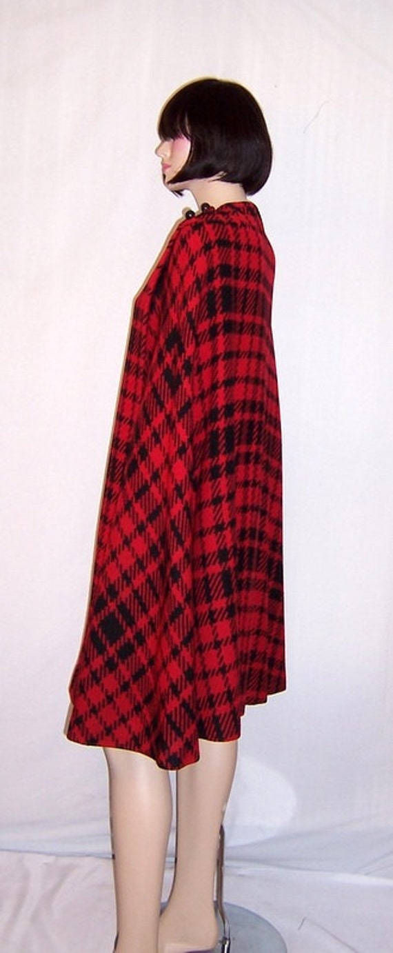 1960's Red and Black Plaid Cape and Skirt Ensemble - image 3