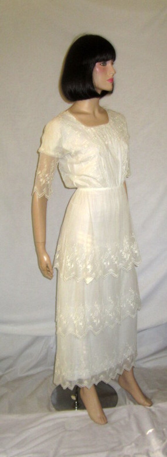 White Edwardian (1901-1919) Tea Gown of Fine Embr… - image 3