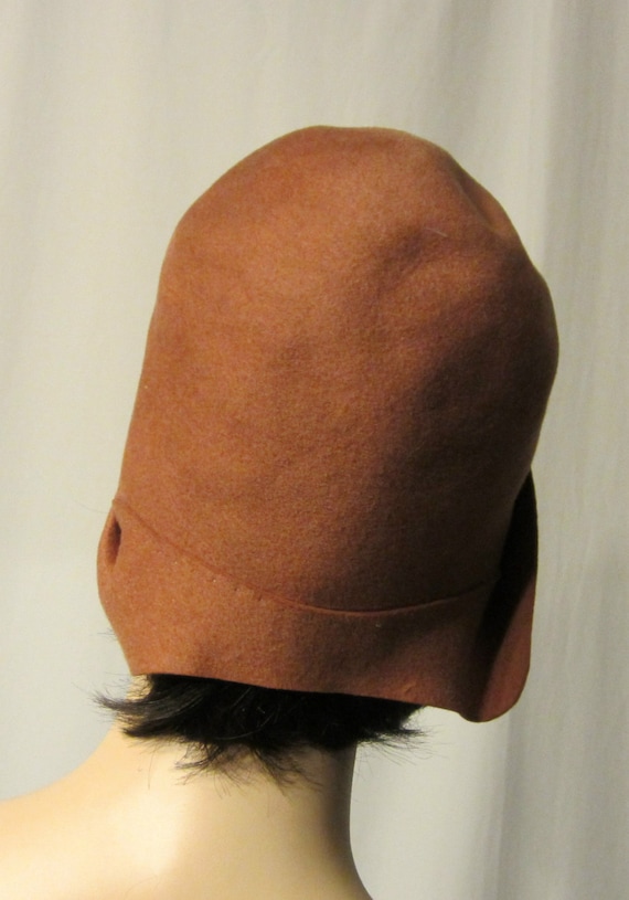 1920's Sienna-Colored Simple and Elegant Cloche - image 3
