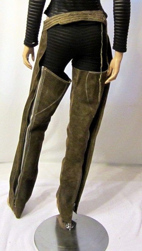 Chaps à Franges Western – Moyen – Daim Marron – Taille 38-45 – Adulte