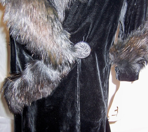 Fabulous 1920's Black Silk Velvet Coat with Black… - image 4