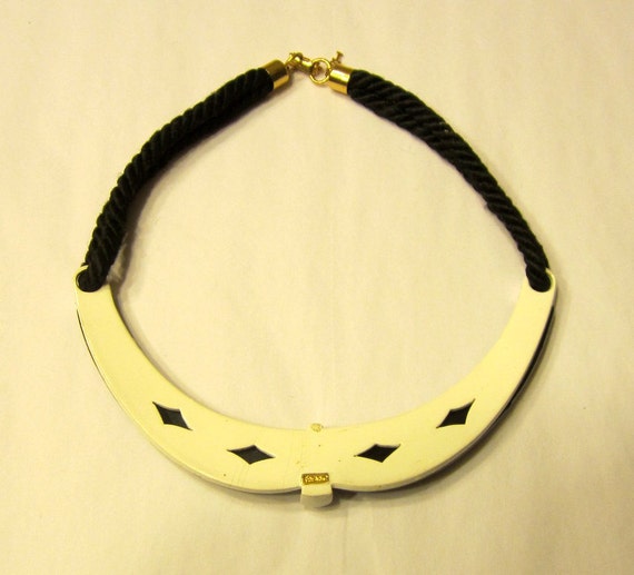 Trifari Choker with White Enamel and Crackled Res… - image 2