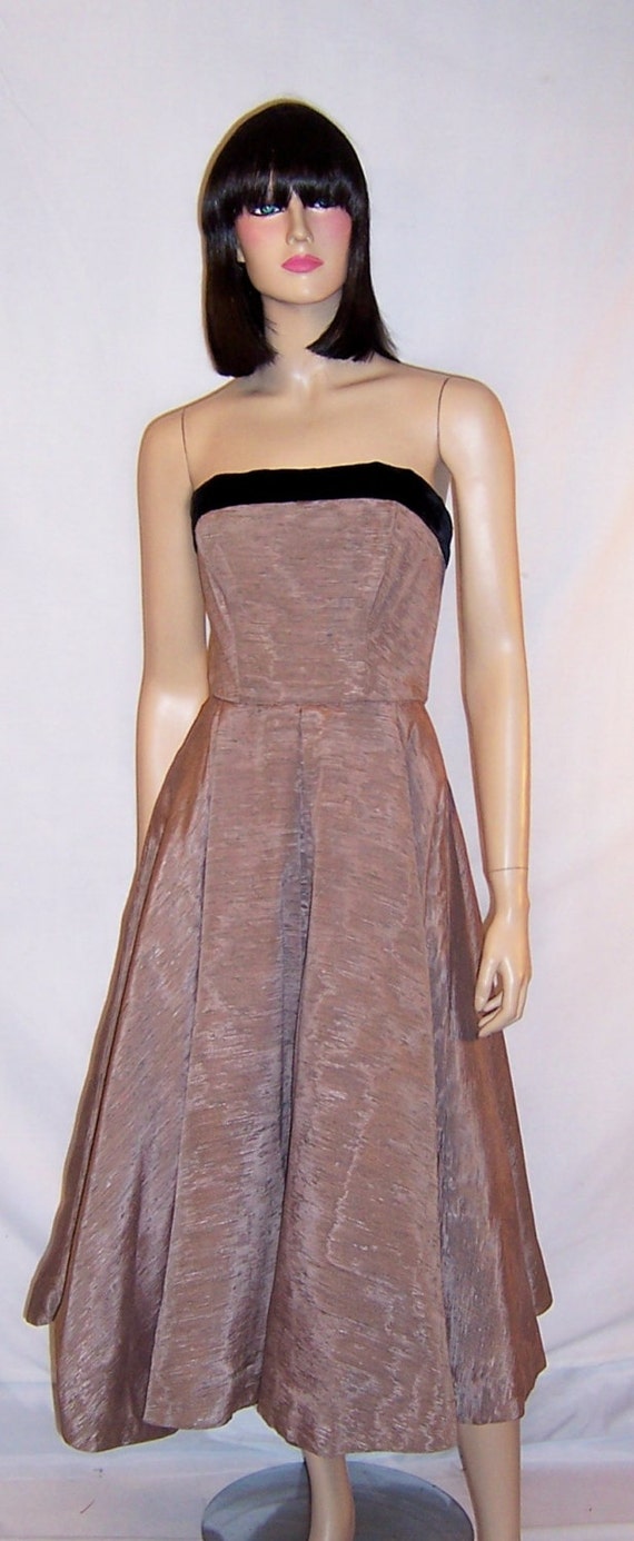 1950's Elegant Muted Pink and Black Velvet Gown w… - image 4