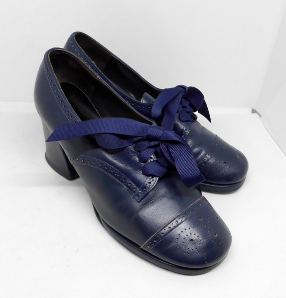 1968-1970 Vintage Navy Leather Oxford/Brogue Styl… - image 2